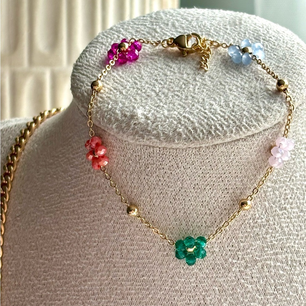 🌟BUY 1 GET 1 FREE🌟BRAND NEW Dainty Floral Bracelet